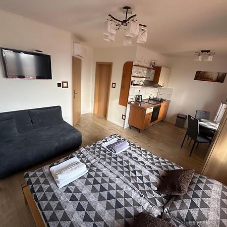 Apartman Losonci Nesvady- Pre 2 Osoby Studio Exterior foto