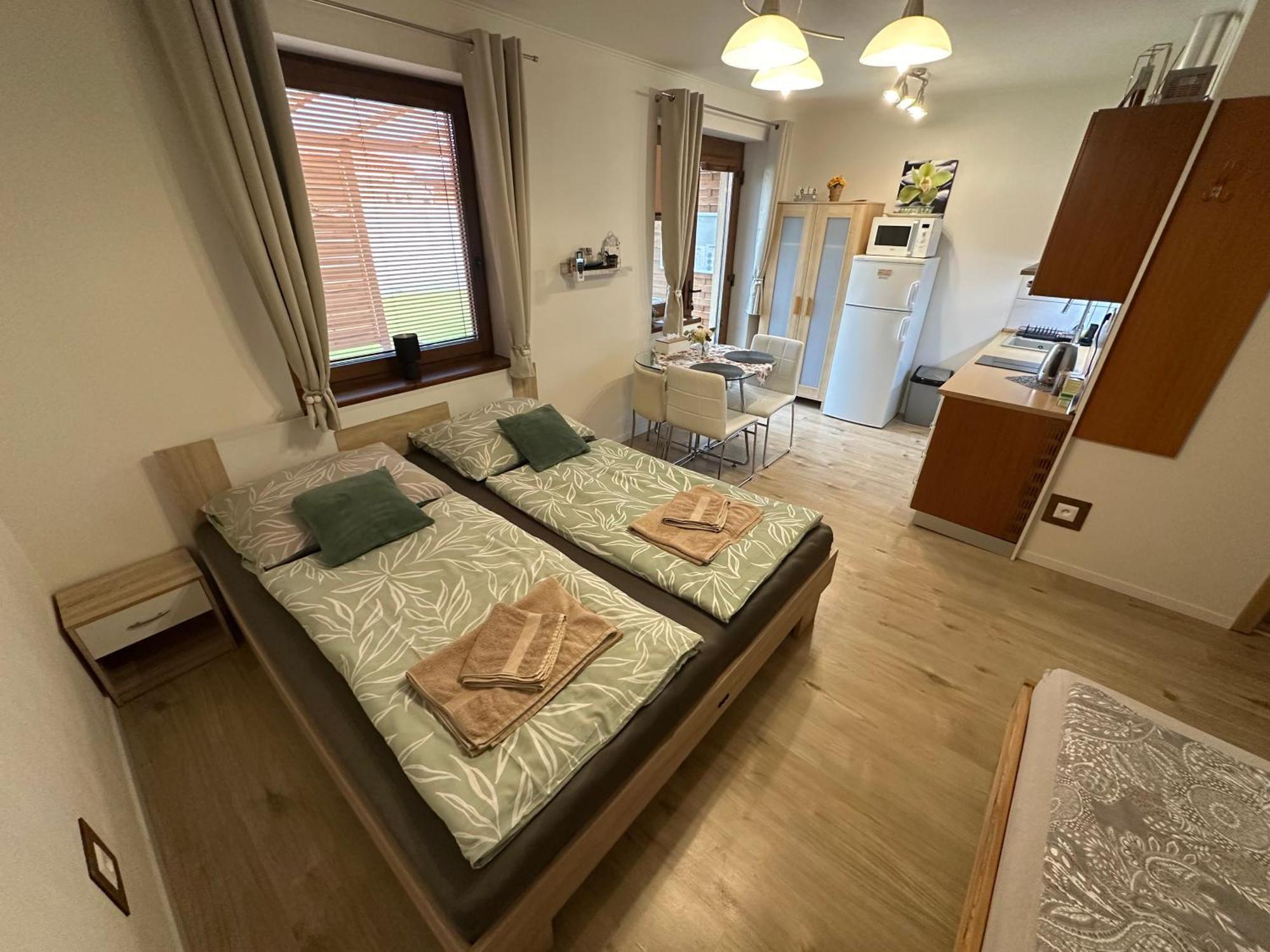Apartman Losonci Nesvady- Pre 2 Osoby Studio Exterior foto